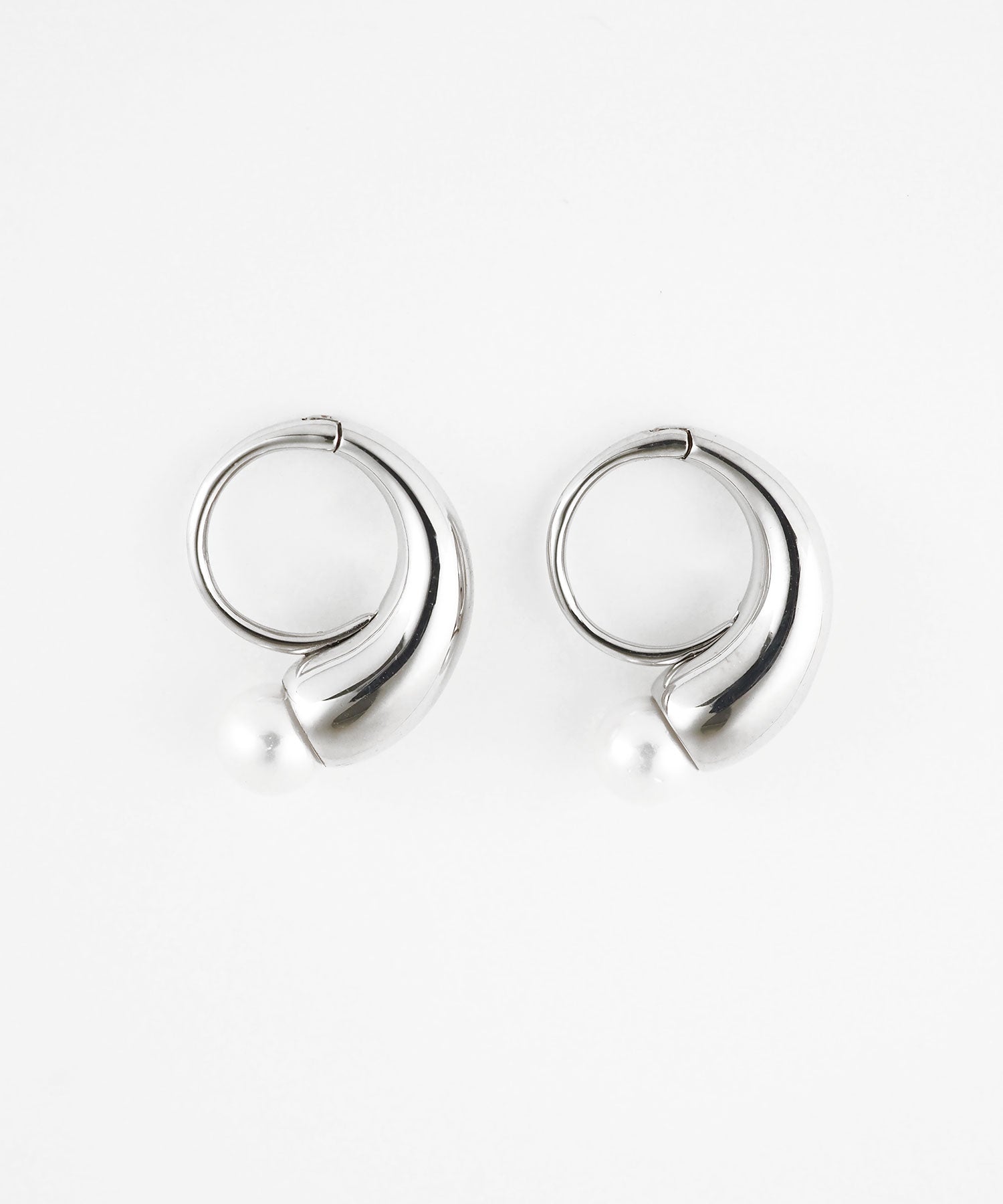 シームロックシェルパールピアス
