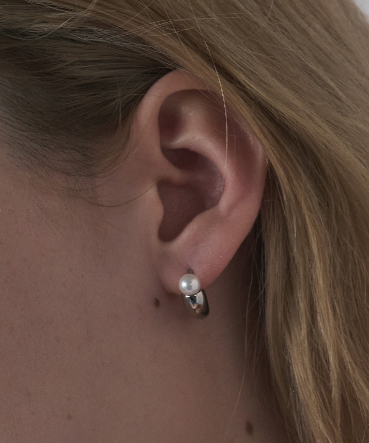 シームロックシェルパールピアス