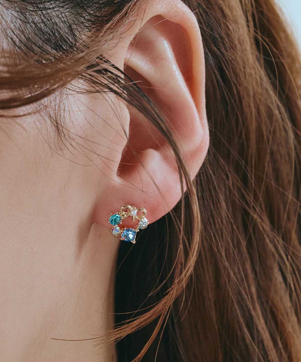 リボンリースチタンポストピアス