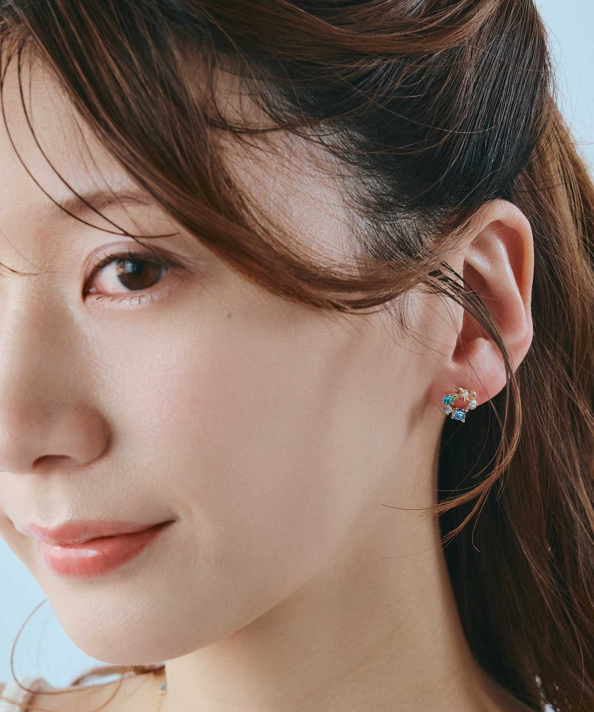 リボンリースチタンポストピアス