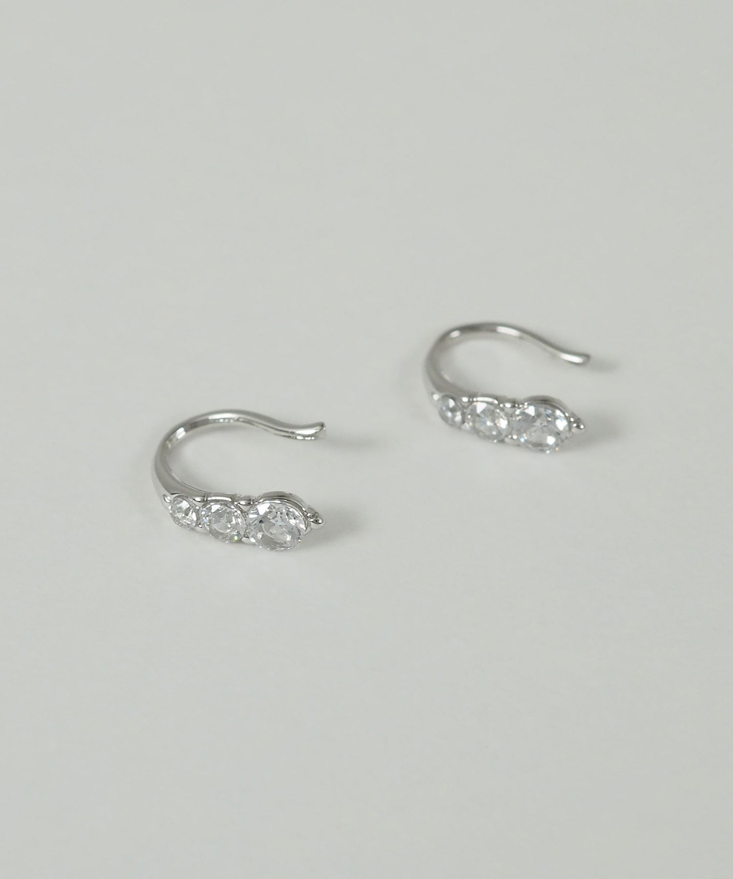 スリーストーンフックピアス