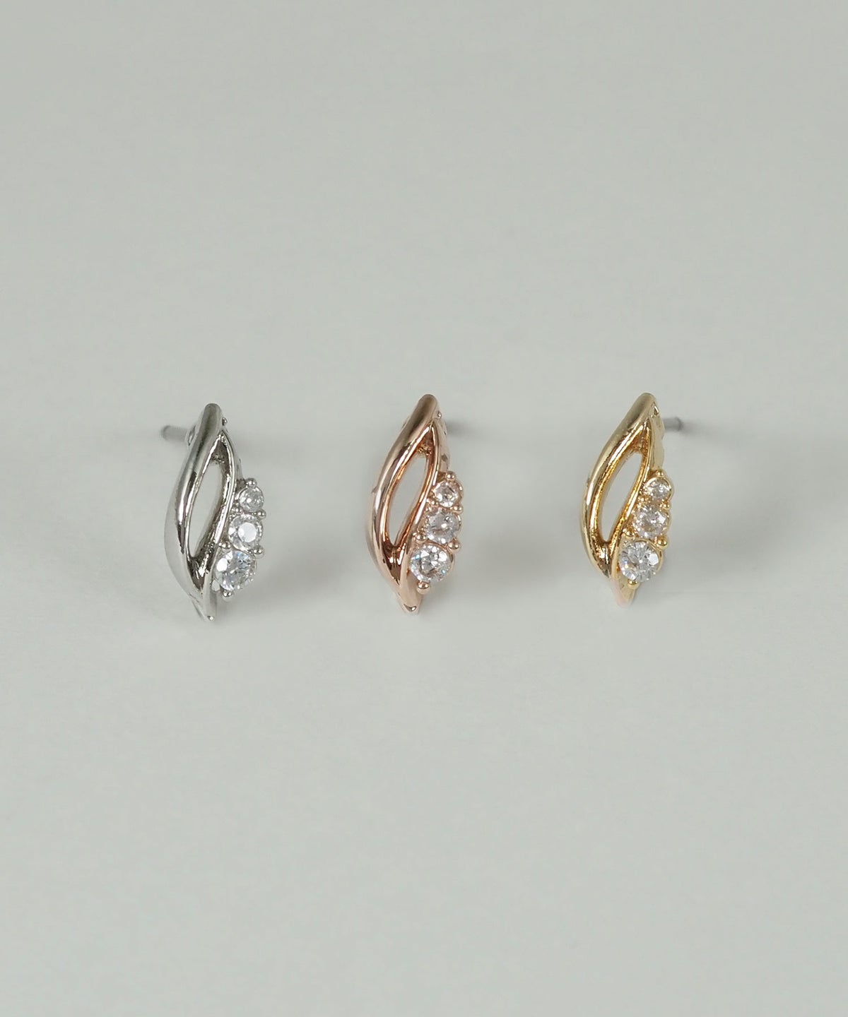 プリュムラインチタンポストピアス