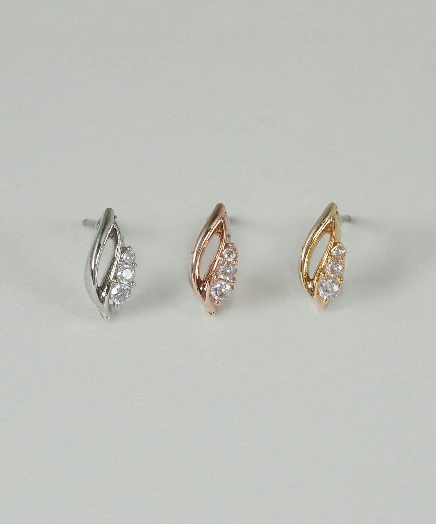プリュムラインチタンポストピアス
