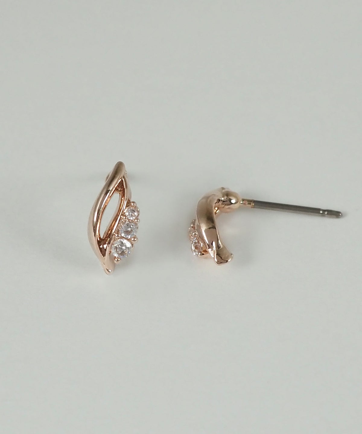 プリュムラインチタンポストピアス