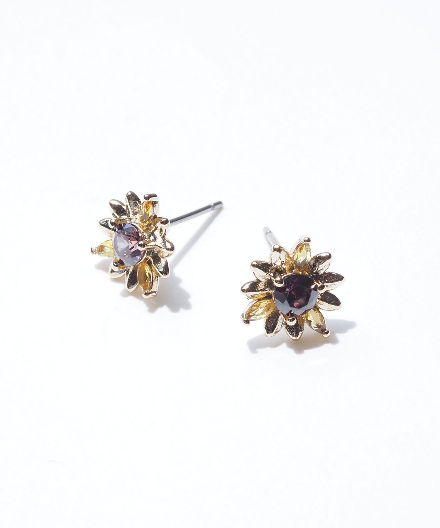 ヒマワリジルコニアチタンポストピアス【Zoule】