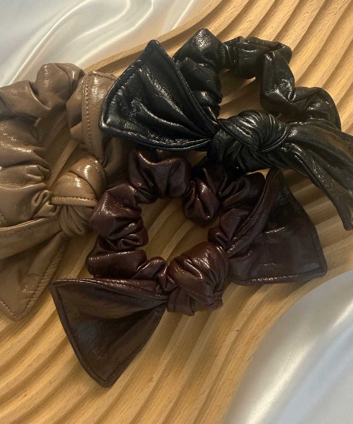 フェイクレザーリボンシュシュ【Grace】
